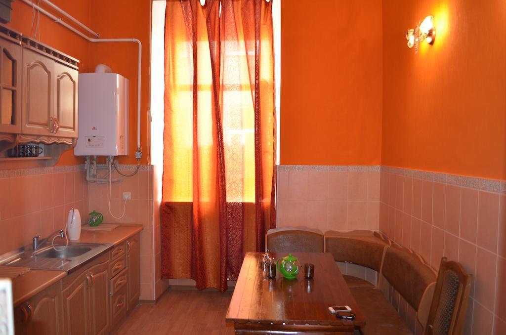 Chemodan Hostel Odessa Exterior photo