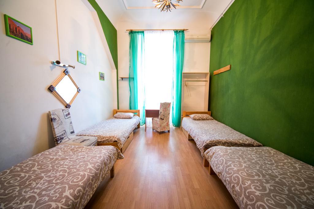Chemodan Hostel Odessa Exterior photo