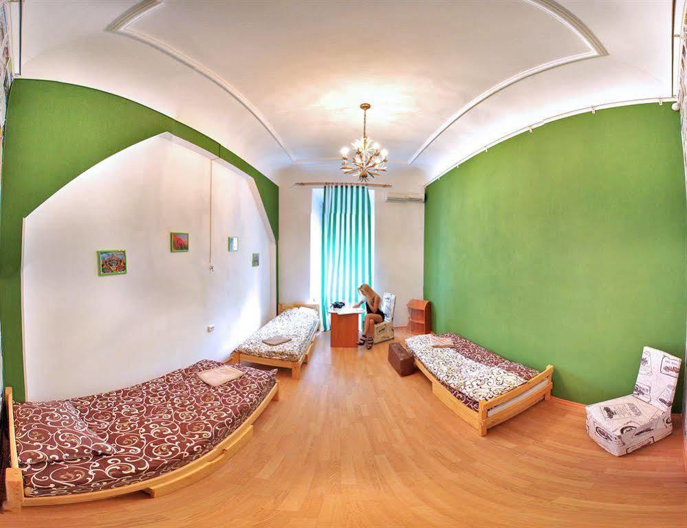 Chemodan Hostel Odessa Exterior photo